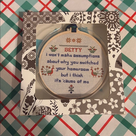 Taylor Swift NWT Betty Ornament - Picture 2 of 3